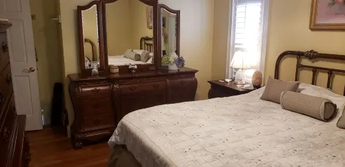 Prime Location! 2 Min to the Bay, 15 Mins to Beaches & Attractions, Pet Friendly - Homestays