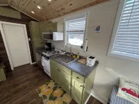 Tiny House with Bear Mountain Views.... Only 25 Minutes outside of Anchorage - Bungalows