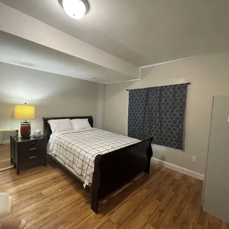 Spacious 5-bedroom house with WiFi, AC in charming Saint Robert