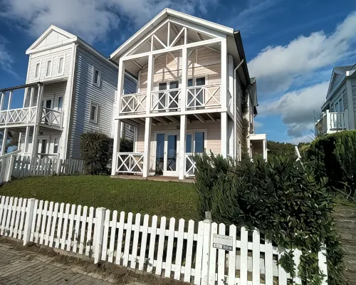 1st line water front 5 Minutes to the beach and 10 mins to old town center. Hotels in Hellevoetsluis