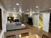 6 Bedroom, 4.5 Bathroom, 2 Kitchen - Spacious & Clean in Quiet Neighborhood - Homestays