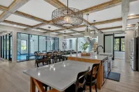 Luxe Lodge/Heated Pool/Hot Tub/Game Room/Sleeps 22/Rocky Top Sports Complex - 산장