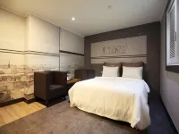 Luxe Hotel