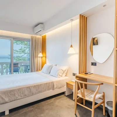 Pontikonisi Hotel & Suites Отели рядом с достопримечательностью «Площадь Нтугкла»
