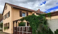 NEW since January 2015: Apartment with a sunny courtyard, garden and pool - Wifi