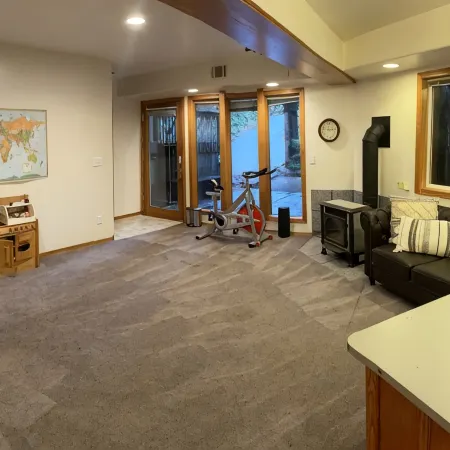 Large house Up in the Redwoods perfect for large families. Pet friendly.