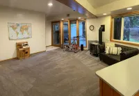 Large house Up in the Redwoods perfect for large families. Pet friendly. - Wifi