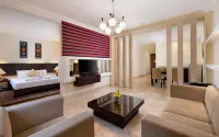 Royal Hotel and Convention Tretes - balcony