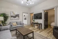 Luxury @  LaFayette Place, downtown New Albany. Minutes to Louisville. - 3 tähden