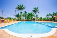 King Bed, Fully A/C, Pool, BBQ, Near Beaches, Free Washer/Dryer - Video Tour - Homestays