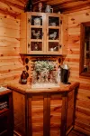 "Our Life" Creekside, Trout Fishing, Fire Pit, Hot Tub, WiFi and More...