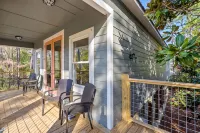 Gorgeous Magnolia Cottage: With Bicycles/Beach Equipment- Pet Friendly! Private! - 4 ดาว