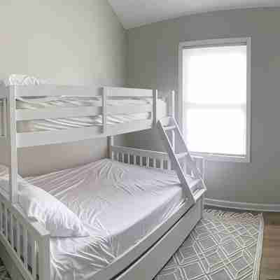 3 Bedrooms, Beach 3 blocks, Garage Parking, PRIME LOCATION BAREFOOT COUNTRY FEST Rooms