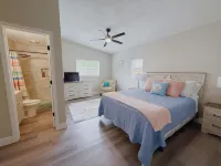 The Honu Hideaway - 3-Bedroom modern home, sleeps 8, in sunny South Daytona - Homestays