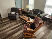 Very spacious, clean, and comfortable first floor unit. Close to major highway! - Homestays