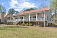 Sleeps 7, Firepit, 2 Kayaks, Big Water + More! - 3 tähden