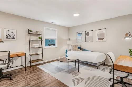 Traveling worker-ready Transitional Modern Home! - Kitchenette