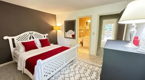 Townhouse by the River - Homestays
