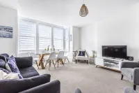 Sea Breeze-Cliff Terrace -Hunstanton. 3 Bedroom Apartment -Sea View - WiFi