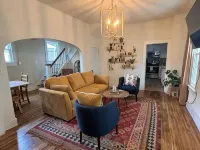 Cozy Cottage on Spring---Centrally Located and 10 mins from downtown Louisville Hotels in Floyd County