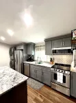 Modern Open Floor Plan Guest Apt with King - 4성급