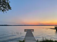 "Lost Crab", beautiful 3BR, big yard, private dock - Homestays