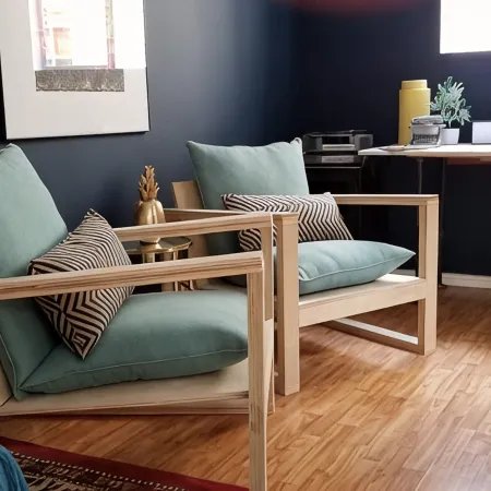 Charming/Private Home on Deodar Pine-lined St.