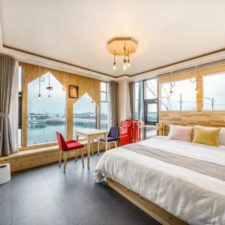 Jeju Stay Santa Lucia Pension Отели рядом с достопримечательностью «Пляж Вольчжон»