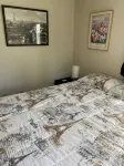 Quiet one bedroom house close to airport