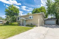Centrally located, huge shaded patio with hot tub! Entire place to yourself!