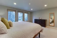 Hot Tub // Fenced Yard // AC // Pet-Friendly in Best Neighborhood in Bend - 露台