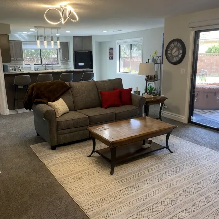 Cozy 1-bedroom apartment in St. George with AC, WiFi, BBQ grill and hot tub