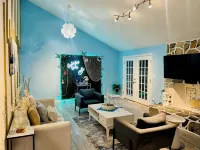 Family Retreat Near Ballantyne, SouthPark & CLT; Walking Distance Shops/Dinning - Bungalows