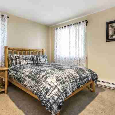 Entire 1BR apt, Sleeps 4, Wi-Fi, Close to Slopes Rooms