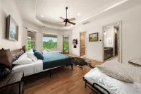 Hill Country Views w/ cold plunge, sauna, fire pit, grill on 10 acres! - 4-Sterne