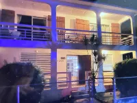 Best Location, Caribbean views, Off street parking, walk everywhere. - 2-Star
