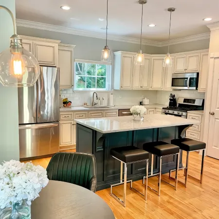 Modern House in Clifton Gaslight - 3 BR 3BA with Walkable Shops and Restaurants