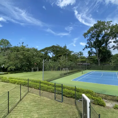 Modern Pura Vida Luxury - One finest homes, private pool. Upscale gated safe