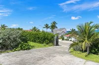 Oceanfront amazing 2 BR Villa - 2 min from the beach - Kitchens