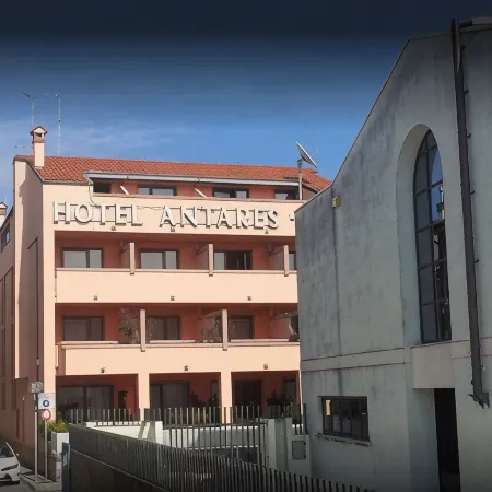 Hotel Antares Отели в г. Градо
