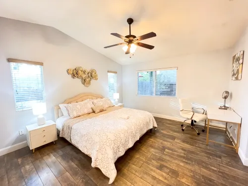 High Ceiling & Amazing backyard & family Kids friendly - Wifi