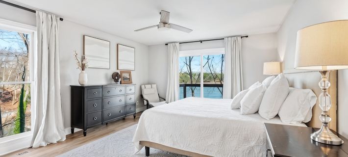 AMAZING LAKEVIEWS! Beautifully decorated 4 bdm waterfront home with 2-story dock Hotels in Hall County