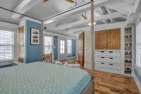 Magazine featured townhome steps from Elmwood Village 25mins from Niagara Falls