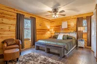 Mountain Retreat with Stunning views, 7 Priv Acres, Sauna, Hot Tub, and Gameroom - Homestays