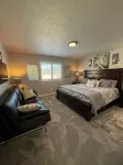 Newly Constructed, Beautiful Ten Mile/I-84 "Village Walk"-Spacious 4-bdrm. house - de charme