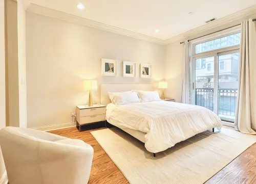 Beautiful Downtown 3BR with Free Parking - Apartments