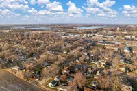 Charming 2-bedroom cottage in delightful Willmar with WiFi, AC - Homestays