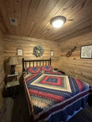 Cabin B at Smith Lake Alabama Cabins - Hytter