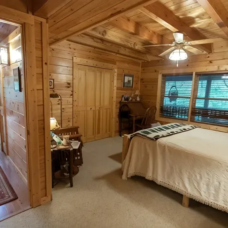 Log Cabin - Views of Nantahala National Forest - Hot Tub -Fire Pit-Pet Friendly Hotels in Cowee