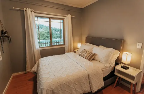Charming Retreat with Stunning Lake Views. - Wifi